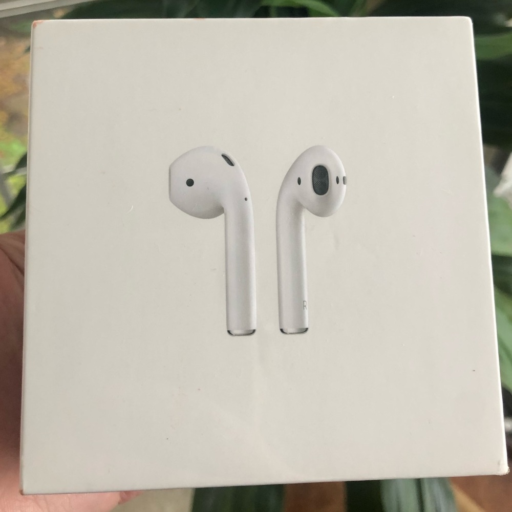 Brand New Apple Air Pods w/charging case